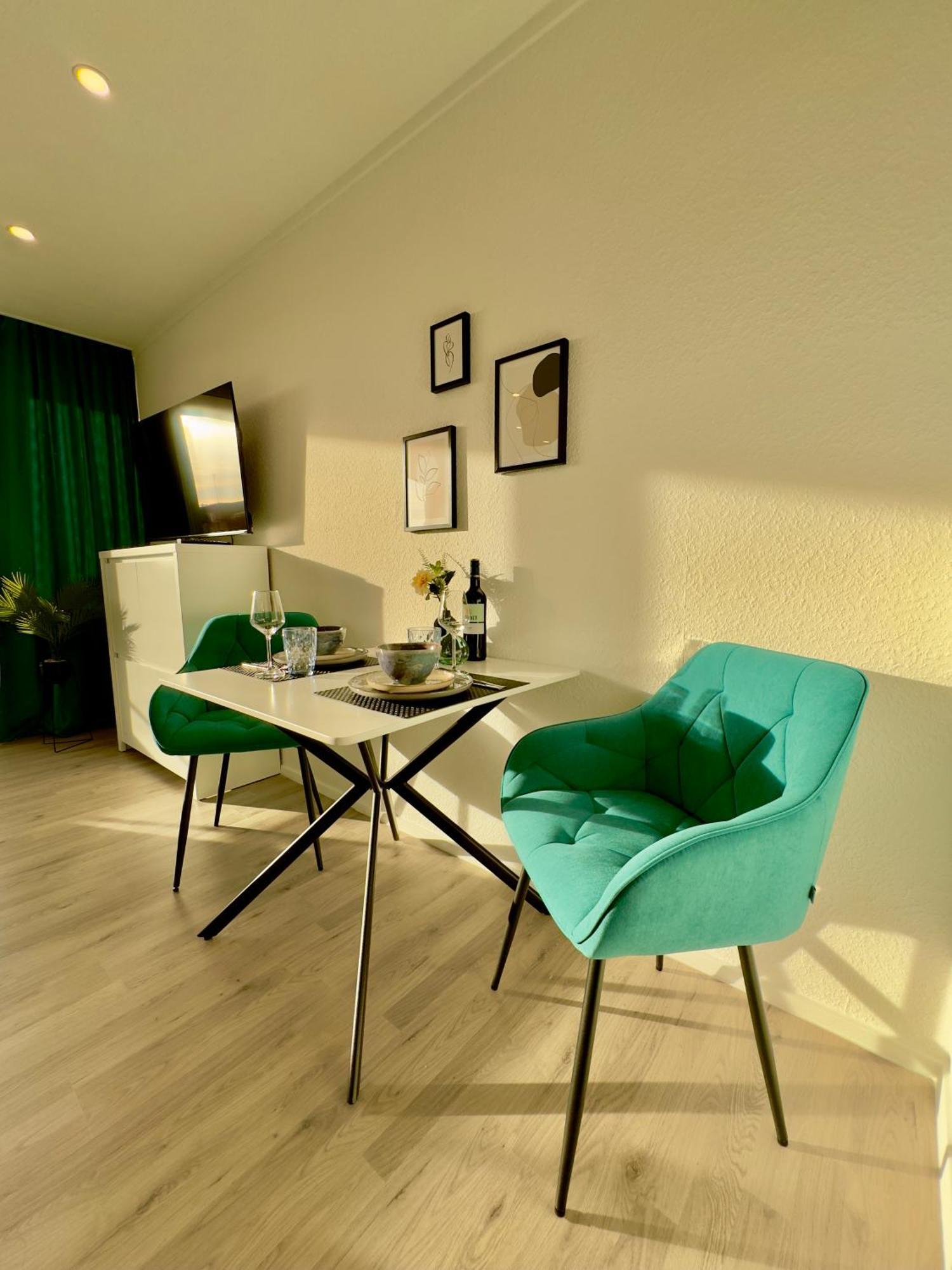 M&D Apartments Naehe Stadion Mit Balkon - Netflix - Kueche - Sunset View Καϊζερσλάουτερν Εξωτερικό φωτογραφία