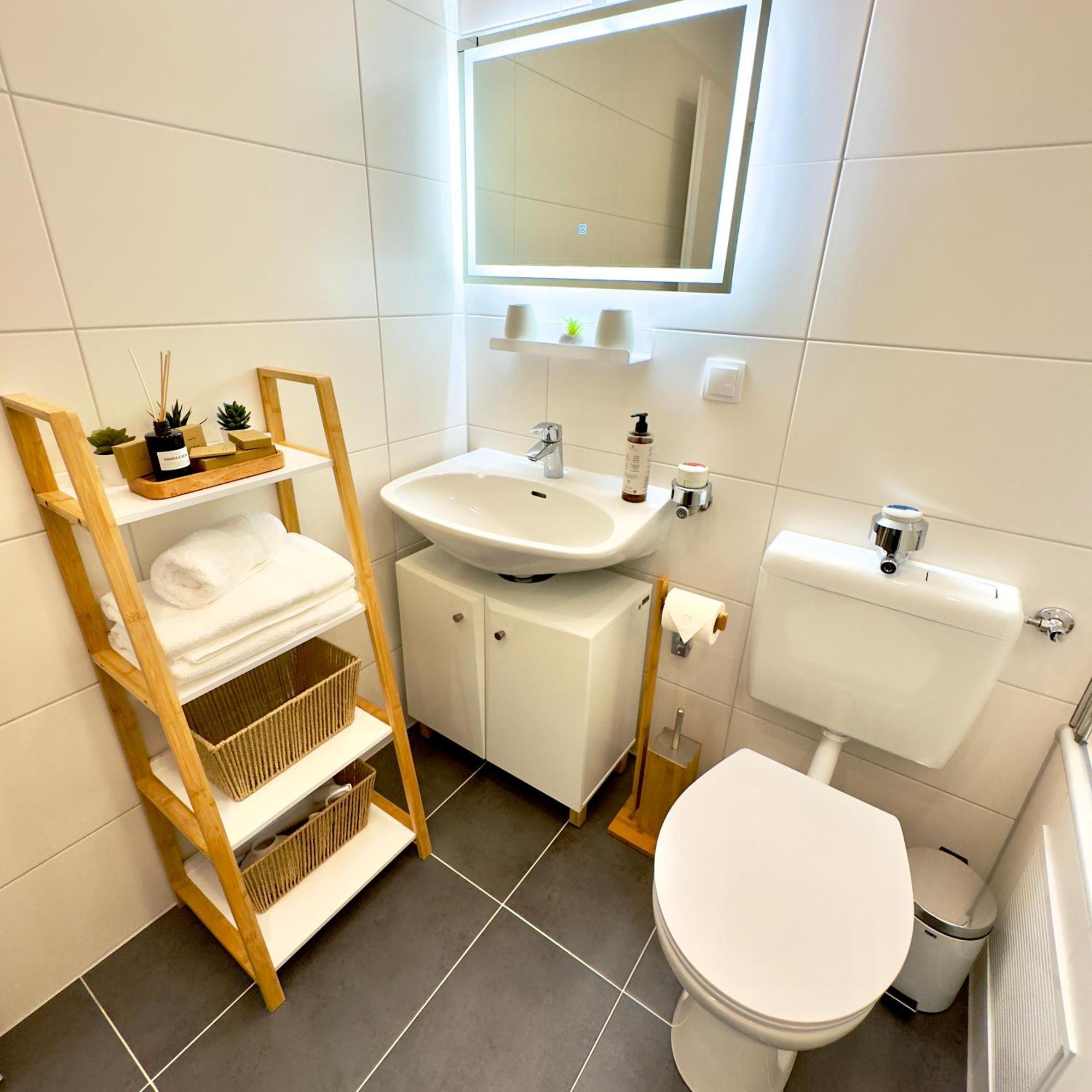 M&D Apartments Naehe Stadion Mit Balkon - Netflix - Kueche - Sunset View Καϊζερσλάουτερν Εξωτερικό φωτογραφία